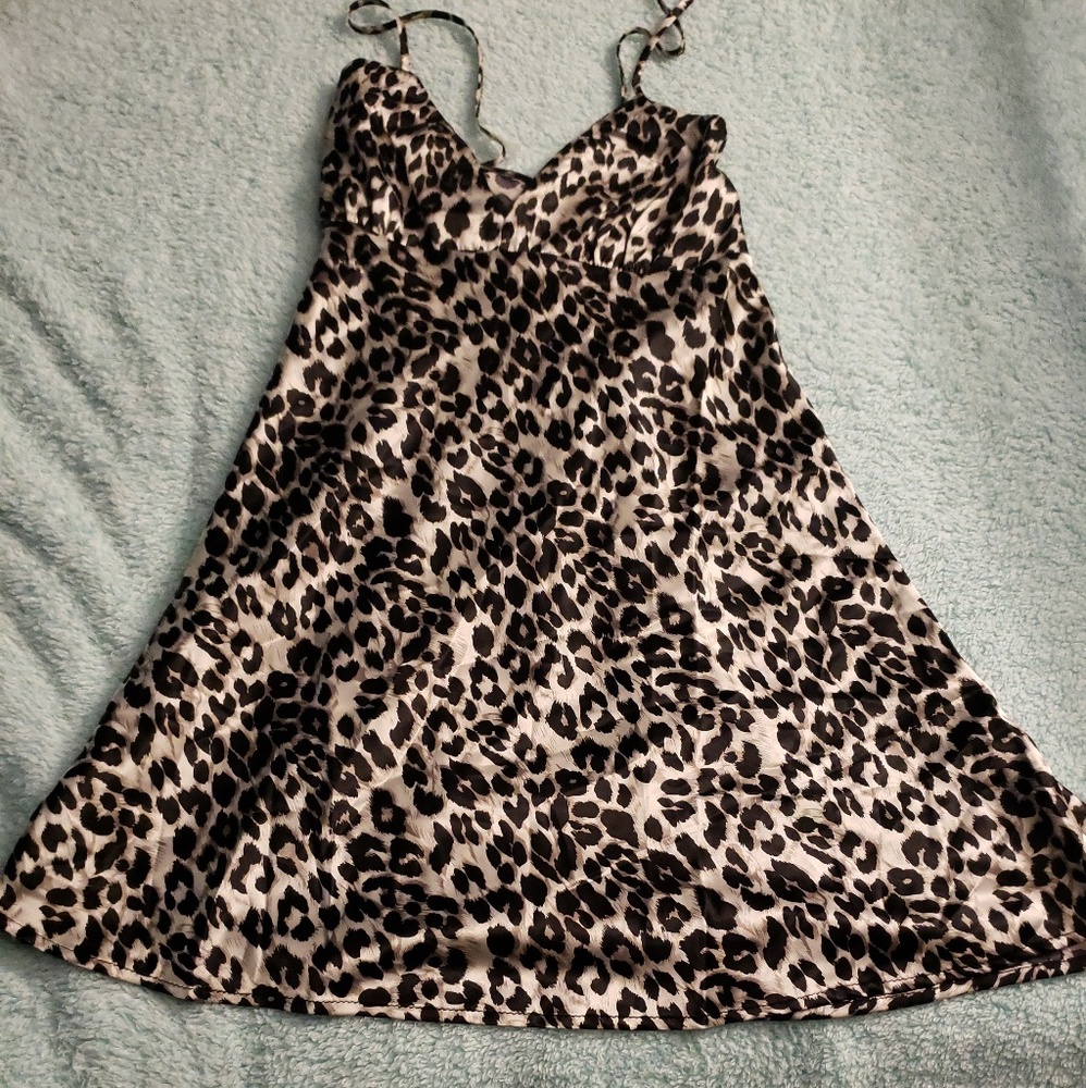 Leppard Print Chemise . XL. NEVER WORN
